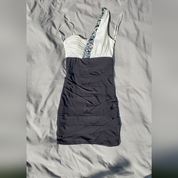 Debs Dress - Picture 1 of 4